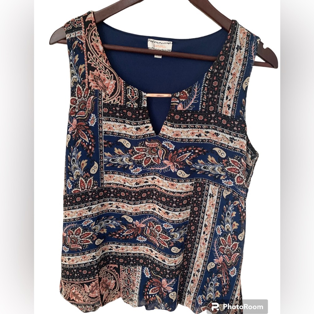 Corvia sleeveless paisley with blue lining and metal accent.